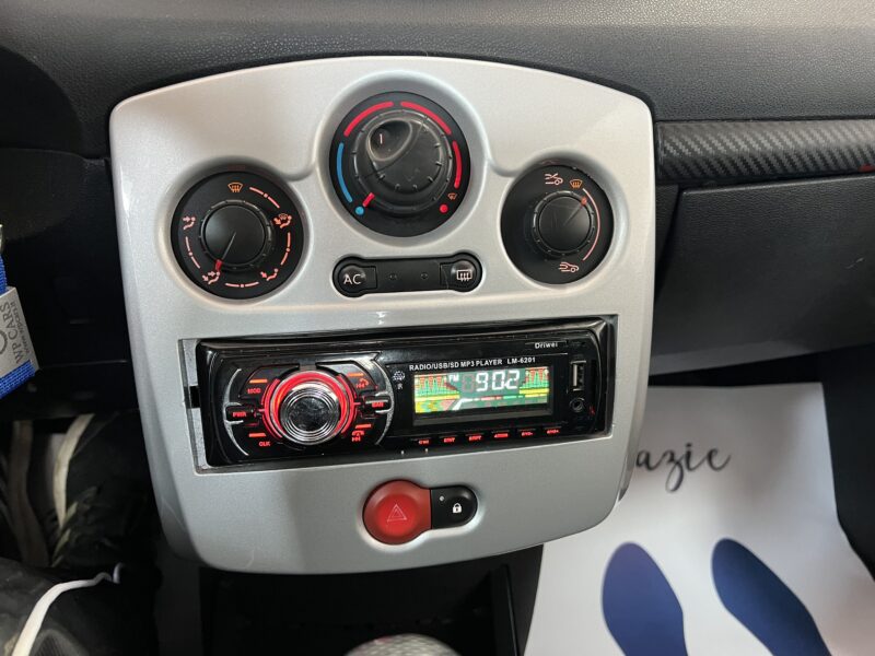 Renault Clio 1.5 dCi 85CV 4 porte Rip Curl - immagine 8