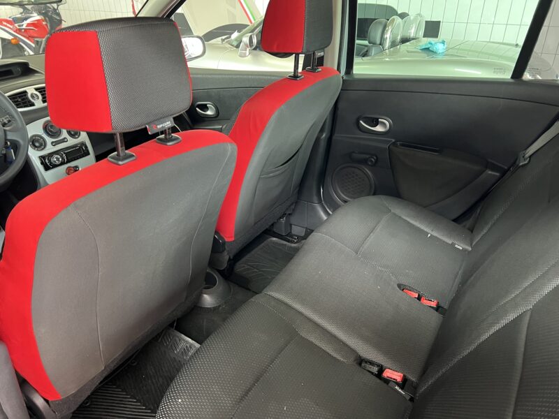 Renault Clio 1.5 dCi 85CV 4 porte Rip Curl - immagine 10