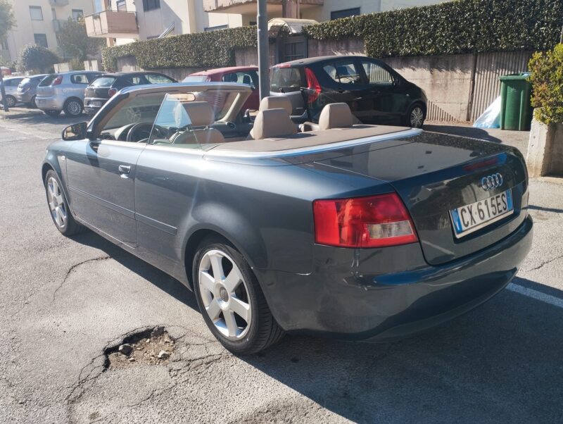 AUDI A4 Cabriolet 2.5 V6 TDI - immagine 3
