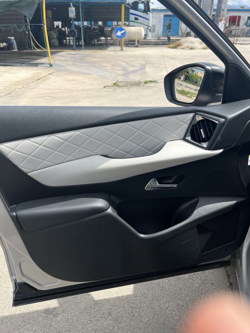 DS Automobiles DS 3 Crossback 50 kWh e-tense So Chic - immagine 9