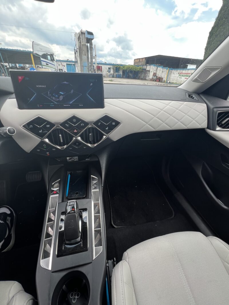 DS Automobiles DS 3 Crossback 50 kWh e-tense So Chic - immagine 17