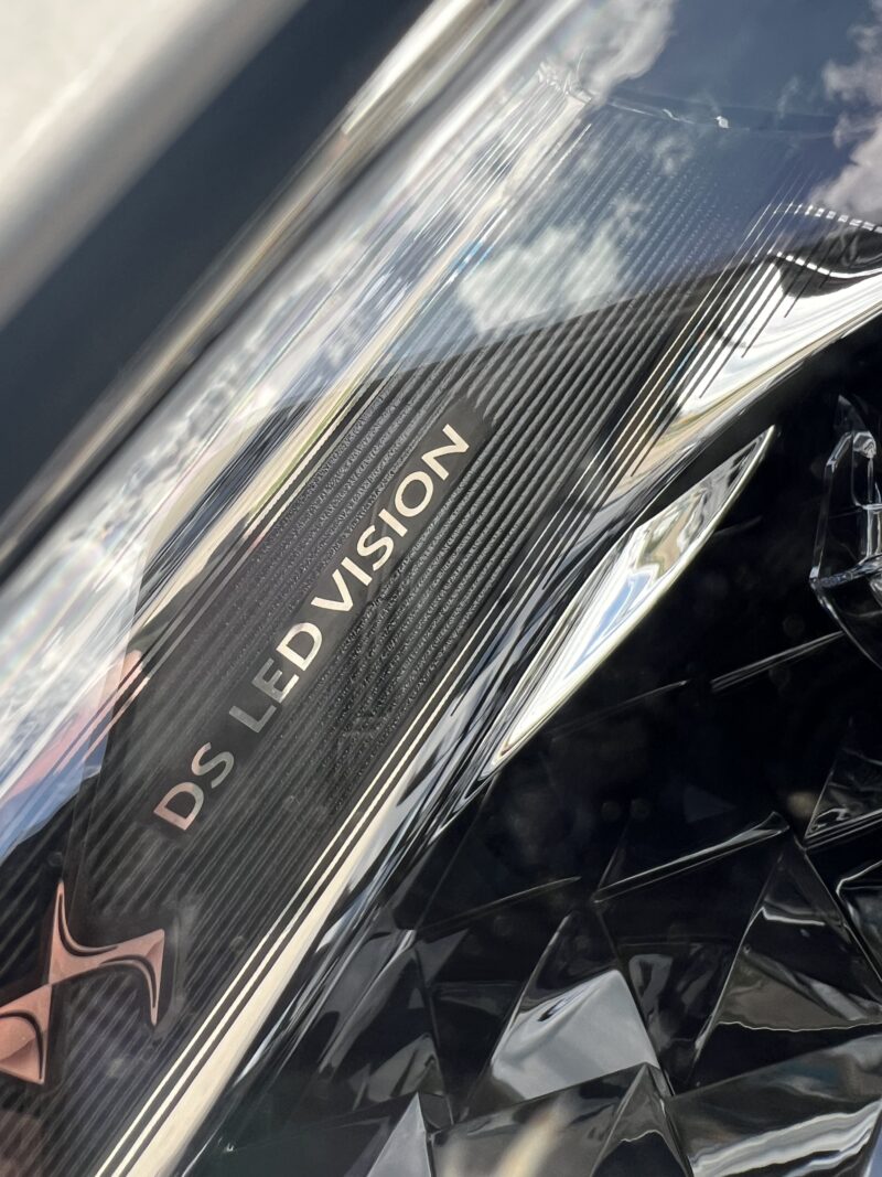 DS Automobiles DS 3 Crossback 50 kWh e-tense So Chic - immagine 20