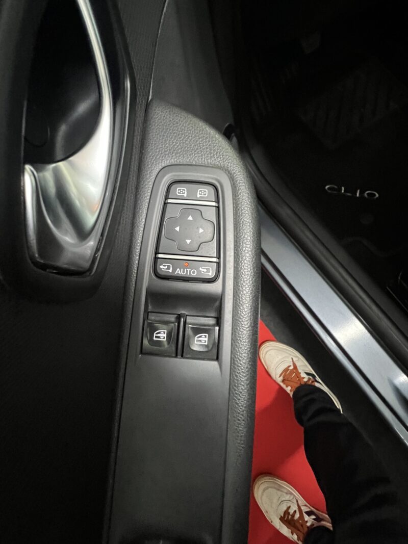 Renault clio 1.5 dci Business 75 cv - immagine 18