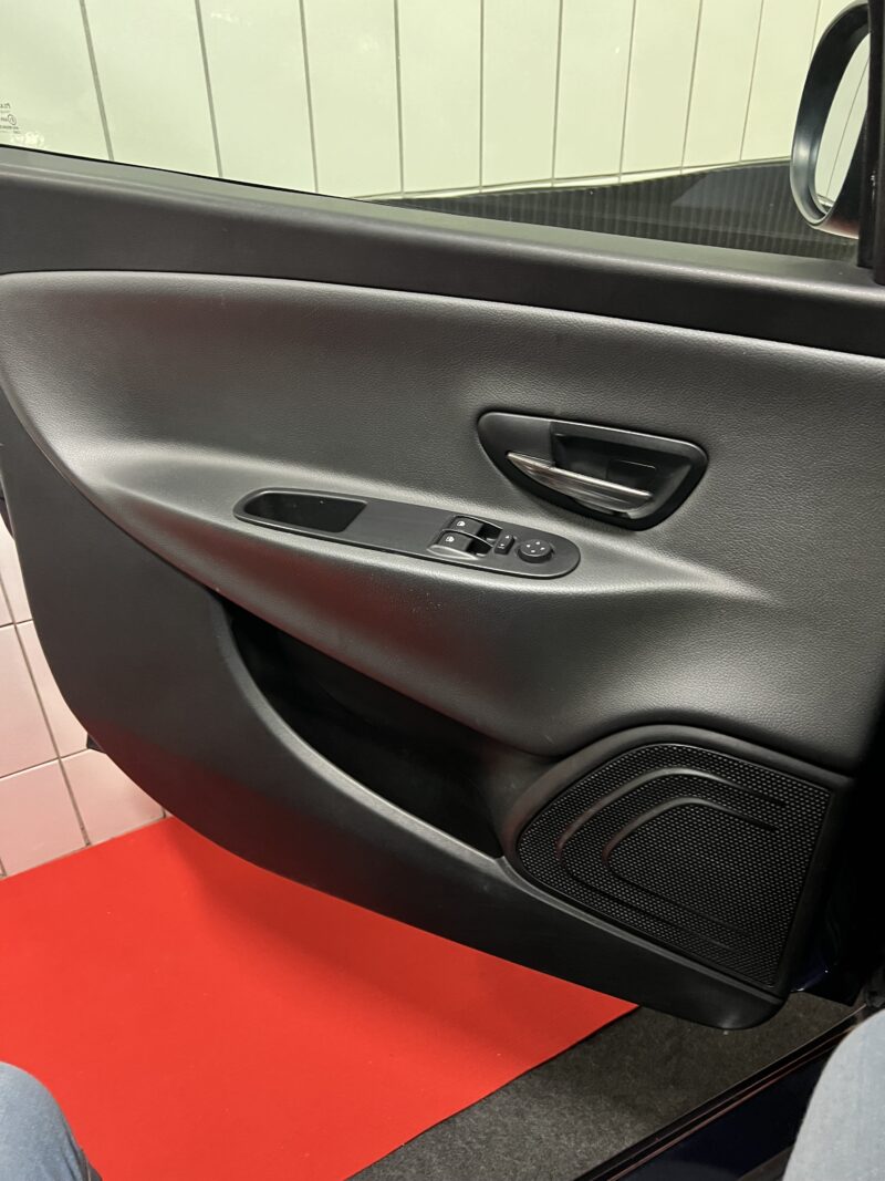 Lancia Ypsilon Ypsilon 1.2 Gold ecochic Gpl 69cv my16 - immagine 8