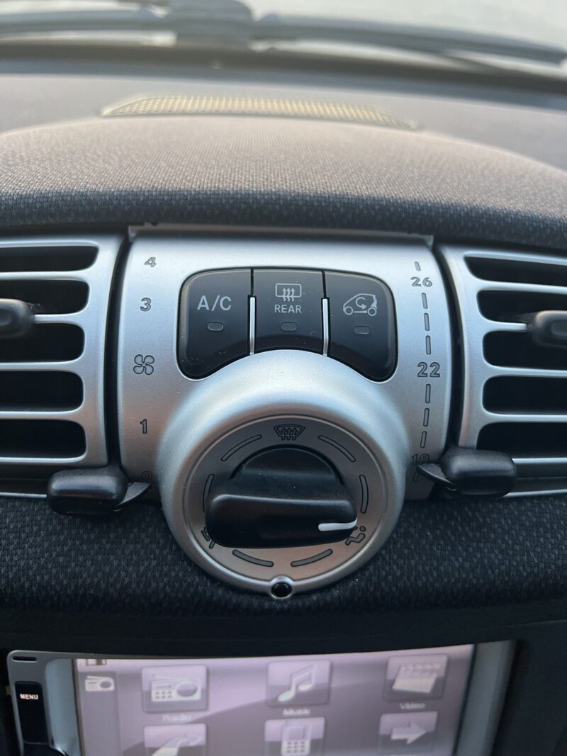 smart forTwo Fortwo 1.0 mhd Pure 61cv FL - immagine 17