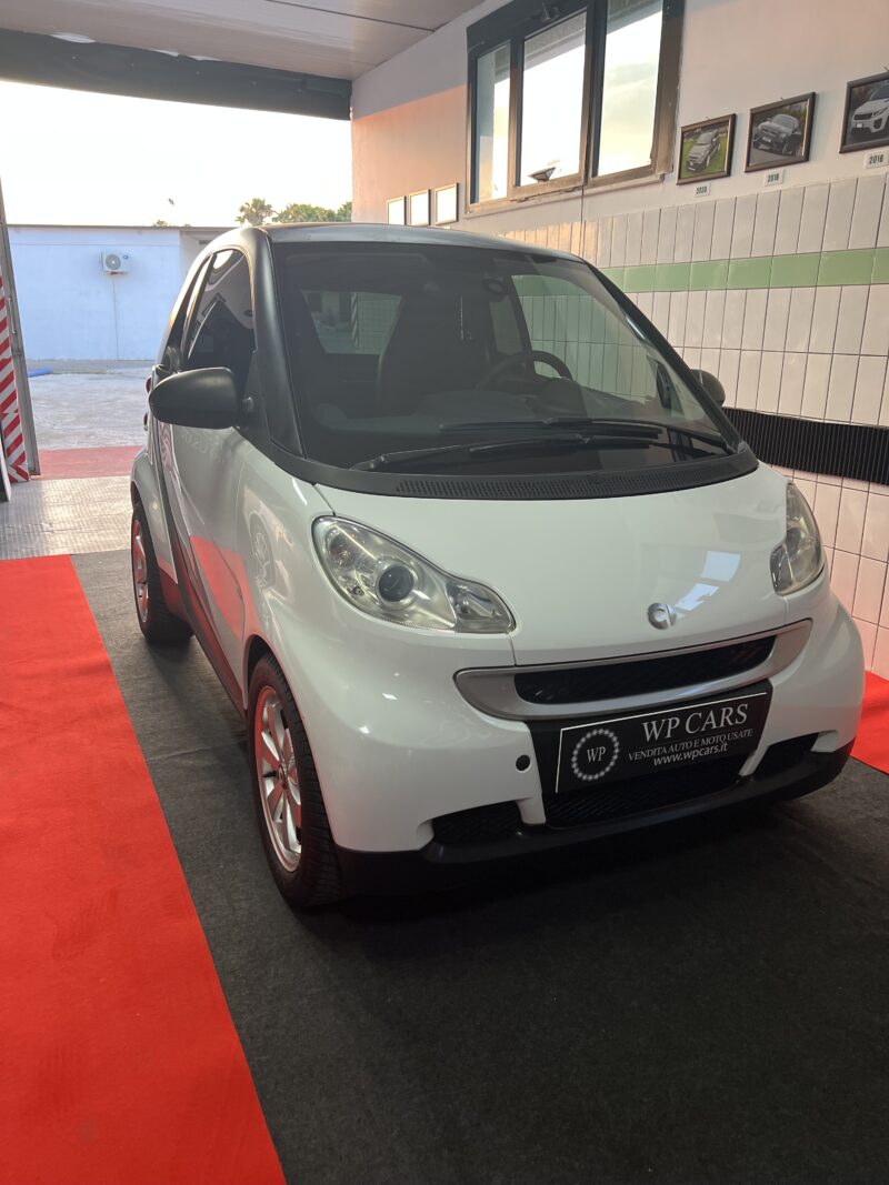 smart forTwo Fortwo 1.0 mhd Pure 61cv FL - immagine 9