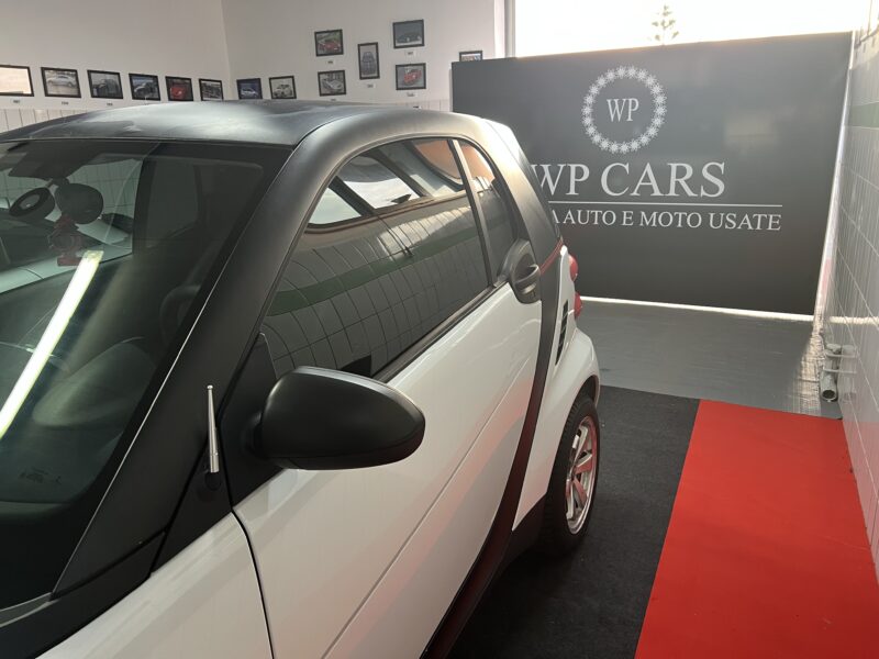 smart forTwo Fortwo 1.0 mhd Pure 61cv FL - immagine 10