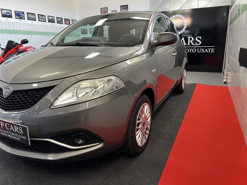 Lancia Ypsilon 1.2 69 CV 5 porte GPL Ecochic Silver - immagine 3
