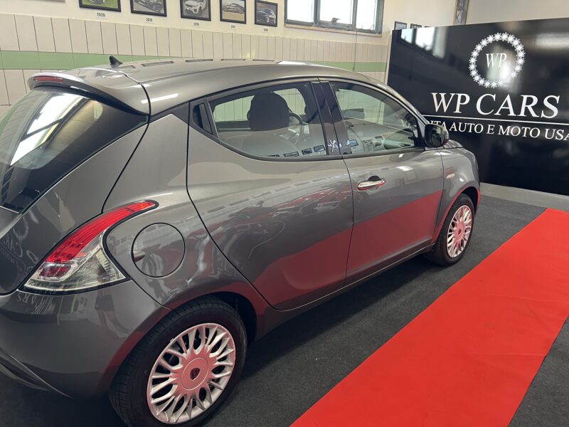 Lancia Ypsilon 1.2 69 CV 5 porte GPL Ecochic Silver - immagine 5