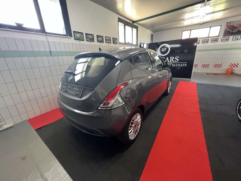 Lancia Ypsilon 1.2 69 CV 5 porte GPL Ecochic Silver - immagine 9