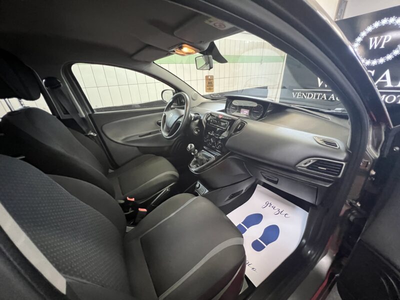 Lancia Ypsilon 1.2 69 CV 5 porte GPL Ecochic Silver - immagine 13