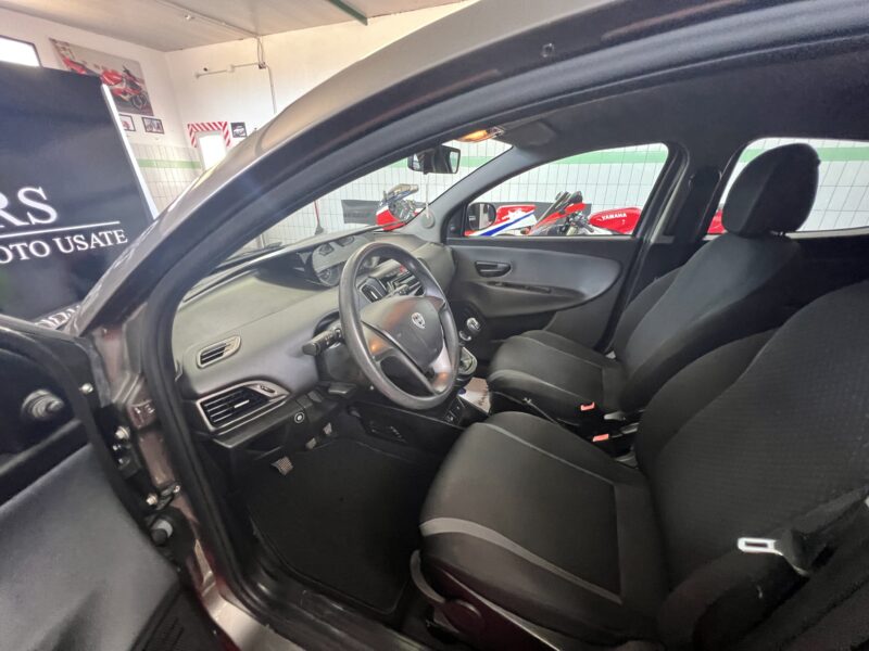 Lancia Ypsilon 1.2 69 CV 5 porte GPL Ecochic Silver - immagine 16