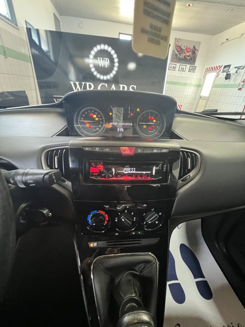 Lancia Ypsilon 1.2 69 CV 5 porte GPL Ecochic Silver - immagine 18