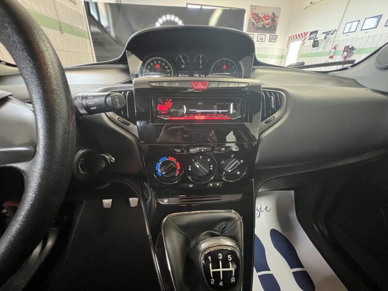 Lancia Ypsilon 1.2 69 CV 5 porte GPL Ecochic Silver - immagine 20